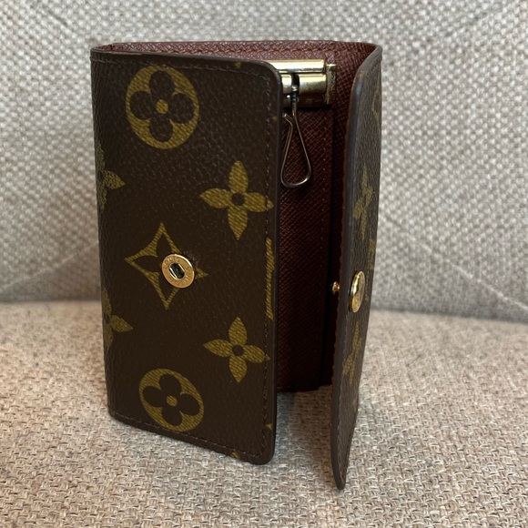 Louis Vuitton Monogram 6 Ring Key Case - Picture 5 of 10